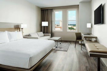 3 restaurants, breakfast, dinner served; Modern European cuisine