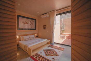 Egyptian cotton sheets, premium bedding, minibar, in-room safe