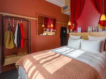 Serveert ontbijt, lunch, diner, Italiaanse gerechten 