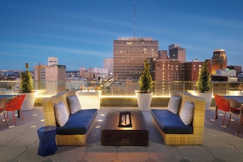 2 bars/lounges, bar met dakterras, lobbylounge