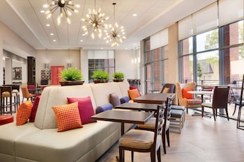 Tägliches inbegriffenes kontinentales Frühstück