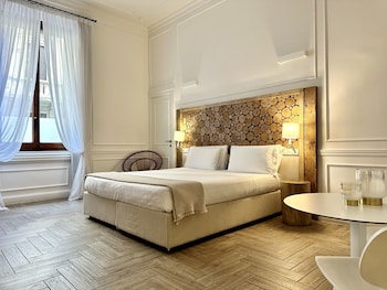 Deluxe Double or Twin Room | Minibar, in-room safe, desk, soundproofing