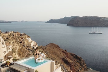 Cave Traditional Villa, Jetted Tub, Sea View | Private spa tub
