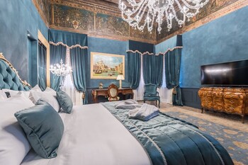 Presidentiële suite, uitzicht op het water | Luxe beddengoed, een minibar, een kluis op de kamer, geluiddichte muren