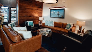 Facciata della struttura - sera/notte