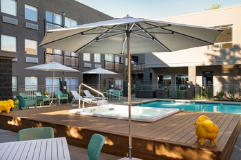 Superior Room, 1 King Bed, Balcony (Balcony King Room) | In-room safe, blackout drapes, iron/ironing board, free WiFi