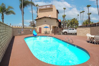 Bàn, khu vực làm việc phù hợp cho laptop, bàn ủi/dụng cụ ủi quần áo 