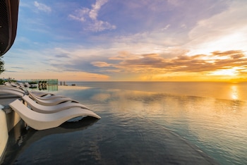 2 outdoor pools, open 8:00 AM to 7:00 PM, pool loungers