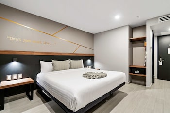 Standard Room, 1 King Bed