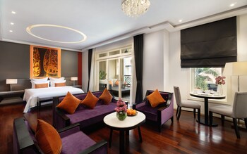 8 bedrooms, premium bedding, pillowtop beds, minibar