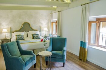 Piscine extérieure, parasols de plage