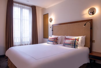 Daily buffet breakfast (EUR 19 per person)