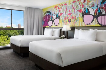 Bagian depan properti - sore/malam