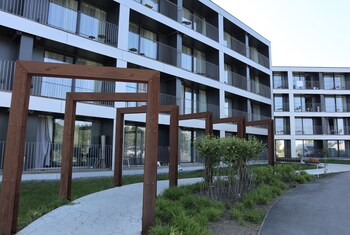 Soundproofing, free WiFi, bed sheets