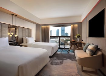 2 restaurants, breakfast, lunch served; local and international cuisine