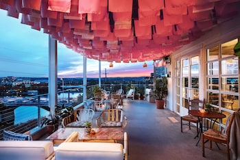 3 restaurants, breakfast, lunch, dinner served; American cuisine 