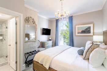 Habitación clásica, 1 cama King size | Decoración personalizada, muebles diferentes y cortinas blackout