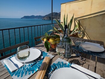 Appartement de base, 2 chambres, non-fumeur, vue sur la mer | Terrasse/patio