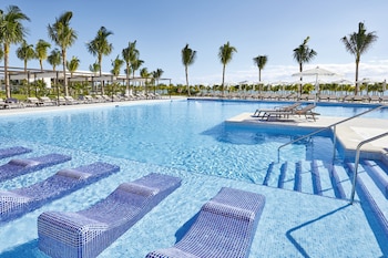 Exercise/lap pool