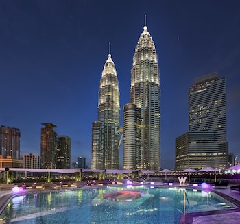 Outdoor pool, open 7:00 AM to 7:00 PM, free cabanas, pool umbrellas