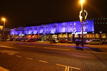 Fassade der Unterkunft – Abend/Nacht