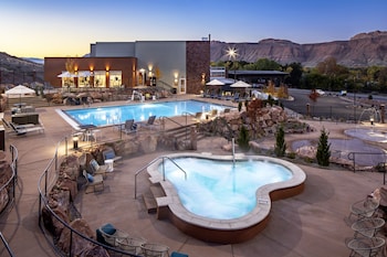Seasonal outdoor pool, open 8:00 AM to 10:00 PM, free pool cabanas