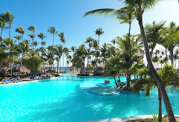 4 outdoor pools, open 8:00 AM to 6:00 PM, pool umbrellas, sun loungers