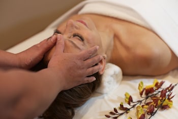 Suite familiare, letti multipli, bagno privato, lato giardino | 1 camera, una cassaforte in camera, una scrivania, ferro/asse da stiro