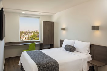 Habitación superior, 2 camas matrimoniales, para no fumadores | Escritorio, cortinas blackout y wifi gratis 