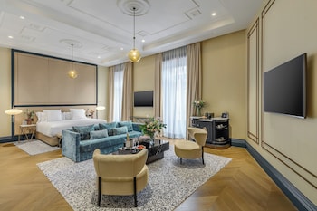 시그니처 스위트 | 거실 공간 | 평면 TV