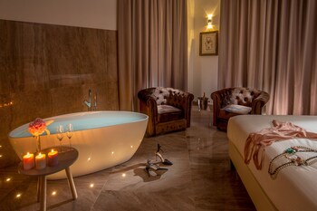 Suite Studio Junior, baignoire | Coffres-forts dans les chambres, décoration personnalisée