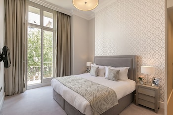 Standard Apartment, 1 Bedroom | Living area | 40-inch Smart TV with satellite channels