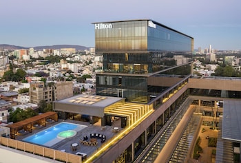 2 Bars/Lounges, Poolbar