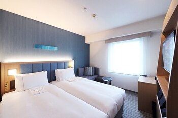 Fachada da propriedade à noite