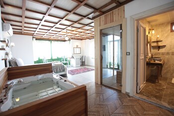 Habitación doble de lujo, 1 cama King size, para no fumadores, vista a la alberca | 1 habitación, sábanas de algodón egipcio y ropa de cama de alta calidad