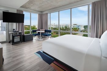 Outdoor pool, open 8 AM to 8 PM, free cabanas, sun loungers