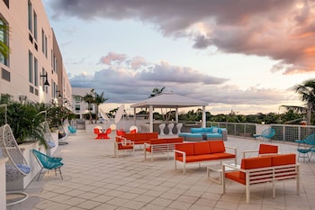 Outdoor pool, open 8 AM to 8 PM, free cabanas, sun loungers