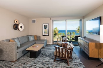 3 outdoor pools, sun loungers