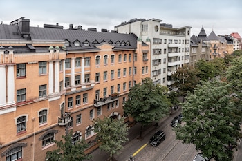 Mystique Deluxe Sauna Double | Premium bedding, memory foam beds, minibar, in-room safe