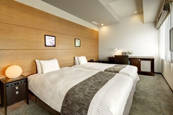 Studio, 2 Twin Beds | Premium bedding, down comforters, in-room safe, desk