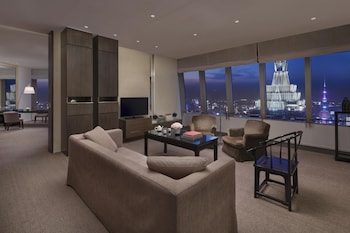 Minibar, Zimmersafe, Schreibtisch, laptopgeeigneter Arbeitsplatz