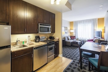 Full-sized fridge, microwave, stovetop, dishwasher