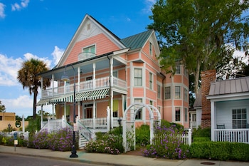 1 bedroom, premium bedding, individually decorated