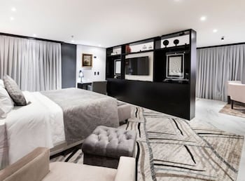 Body treatments, hot stone massages, reflexology, 5 treatment rooms