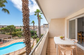 2 pièces 6 (1lit double, 1 canapé-lit et 2 lits superposés) | Terrasse/Patio
