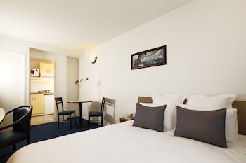 Bureau, fer et planche à repasser, Wi-Fi gratuit, draps fournis