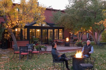 Cocktail bar, garden views, open daily