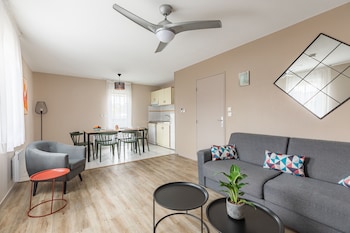 Daily buffet breakfast (EUR 9.9 per person)