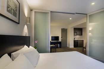 Habitación Premier, hidromasaje | Minibar, caja de seguridad en la habitación y escritorio