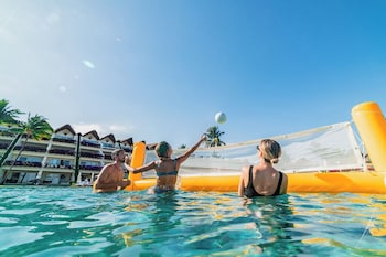 3 outdoor pools, pool umbrellas, sun loungers